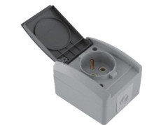 Z�suvka 2P na povrch IP44 �ed�