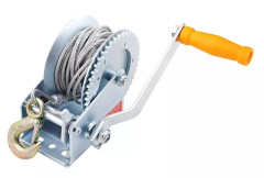 Navijak ru�n� lanov� 1360 kg HOTECHE HT680005